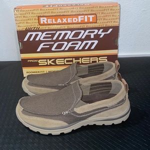 New Auth Skechers slip on shoes sz 10.5 mens Display